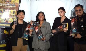 Ketiga Juri Aice Got You! Panggung Crispymu! Surabaya (dari kiri ke kanan) Brandon De Angelo; Boiyen; Isyana Saravati